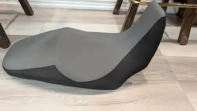 Complete Factory lower seat for Suzuki V-Strom 1000 Should fit 2014-2019 models Lowers the original...