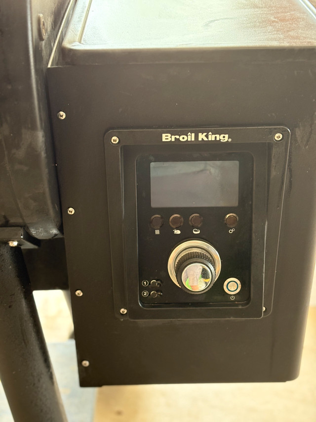 Broil King Pellet Smoker in BBQs & Outdoor Cooking in St. Catharines - Image 2