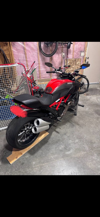 2011 Ducati Diavel!!! Excellent condition low Km!!!!