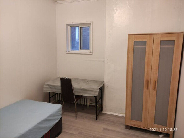 Private Room Rent Furnished close Dundas West Subway in Room Rentals & Roommates in City of Toronto