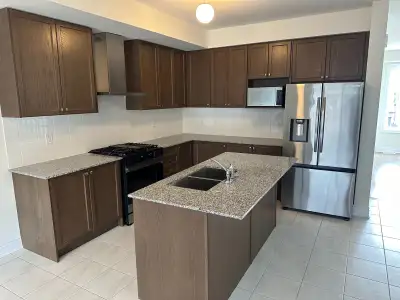 750$ Looking for 1 male Tenant for a room in a shared townhouse, utilities are shared, and parking s...
