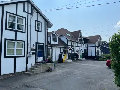 Charming 2 Bedroom, 2 Bathroom Townhome with St. Lawrence River