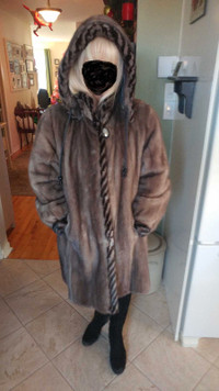 Ladies Hooded - mink coat - in excellent condition