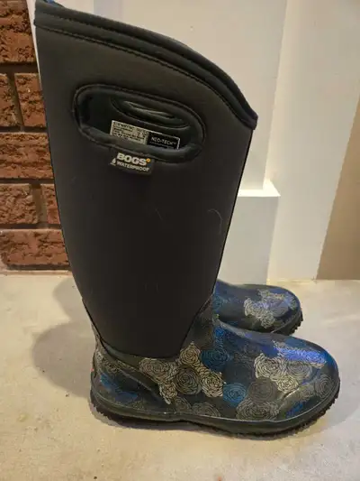 Bogs Women's Winter Boots, Fits Size 8, View more