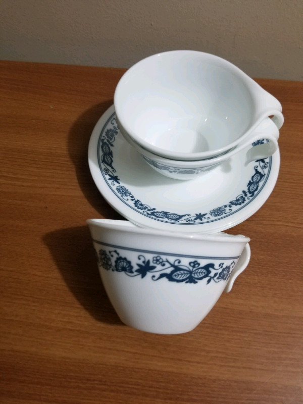 Vintage corelle mugs in Kitchen & Dining Wares in Cambridge - Image 2