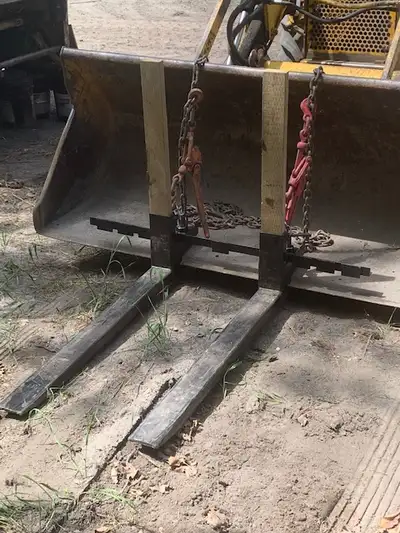 Made in Manitoba. Support Local No forklift? No problem. Designed for loader operators who don't hav...
