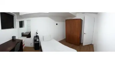 1st storey bedroom in a house in the prestigious Dilworth area. 7 minutes' drive to Orchard Park mal...