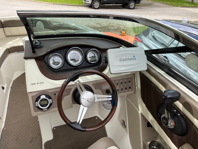 2013 SeaRay SLX 210, 5.0ltr w/Bravo 3 in Powerboats & Motorboats in St. Catharines - Image 2