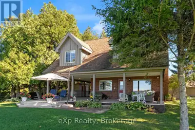 VACATION RENTAL - PIKE BAY - BEAUTIFUL WATERFRONT COTTAGE, View more