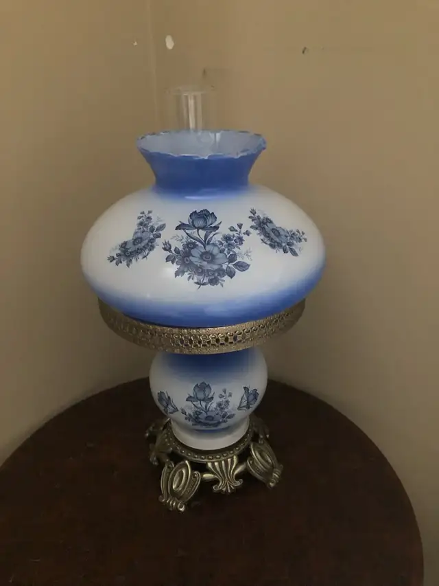 vintage hurrican lamp in Indoor Lighting & Fans in Guelph - Image 2