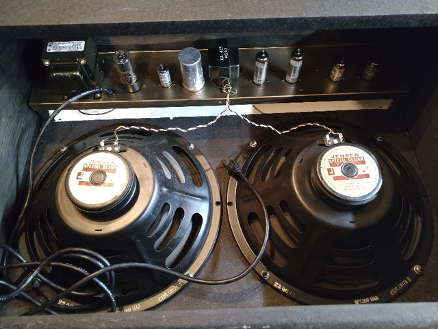 Harmony 415C Vintage Tube Amp in Amps & Pedals in Kitchener / Waterloo - Image 3