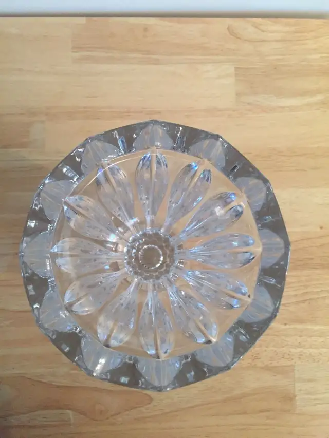 Crystal Vase in Home Décor & Accents in Edmonton - Image 4