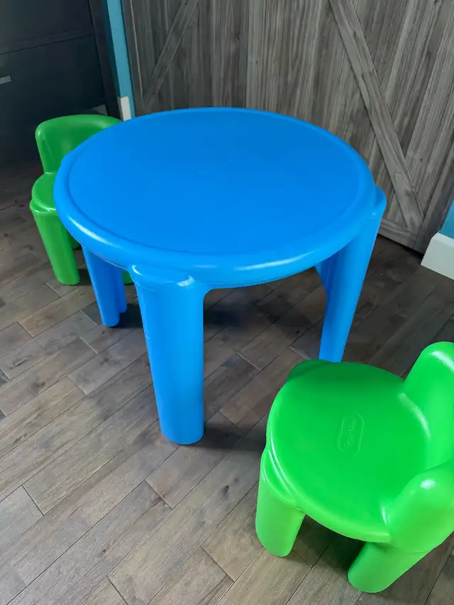 Little Tikes Table & Chairs in Other Tables in Longueuil / South Shore - Image 3