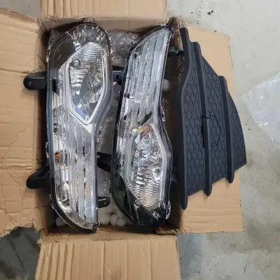 I am selling a new set of Vinjet fog lights designed for the 2013-2016 Ford Escape, ensuring a perfe...