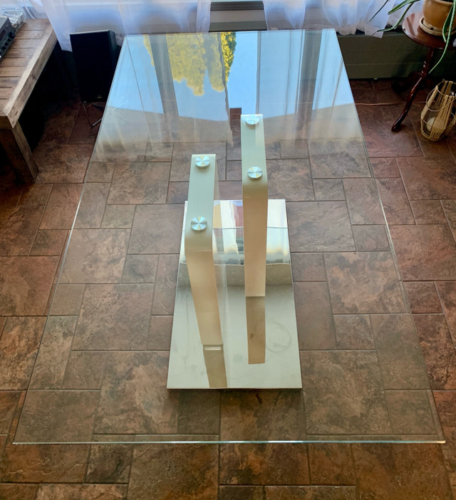 Table en vitre haut de gamme / high quality glass table dans Mobilier de salle à manger et cuisine  à Ouest de l’Île - Image 2