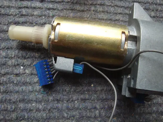 petits moteurs électriques 2$ in Other Business & Industrial in Longueuil / South Shore - Image 7