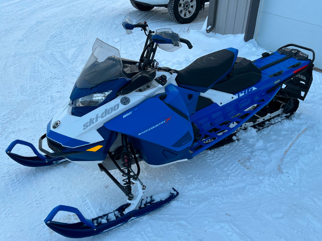 2021 Ski-Doo Backcountry X 850 E-Tec in Snowmobiles in Winnipeg