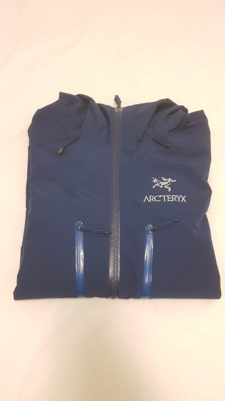 Arc'teryx Alpha AR GORE-TEX Shell. size Small in Men's in City of Toronto