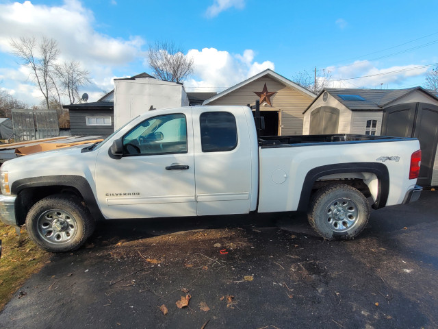2013 Chevy Silverado Ext Cab 4x4 for Sale in Trenton in Cars & Trucks in Trenton
