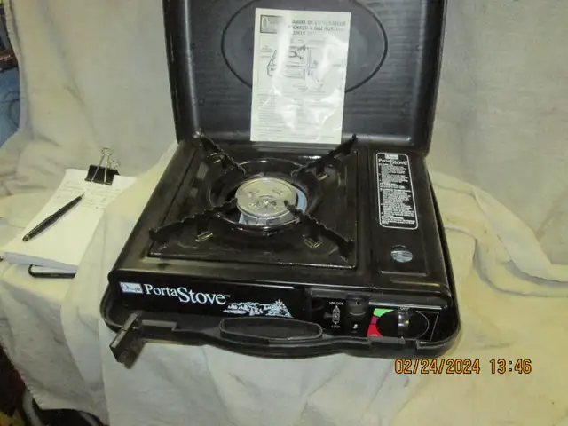 Olympia Gas Burner Model 7106. Brand new with box. Black.
