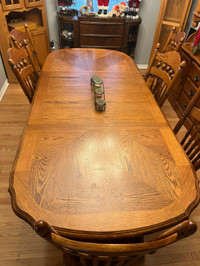 Solid Wood Dining room table, chairs and hutch. 