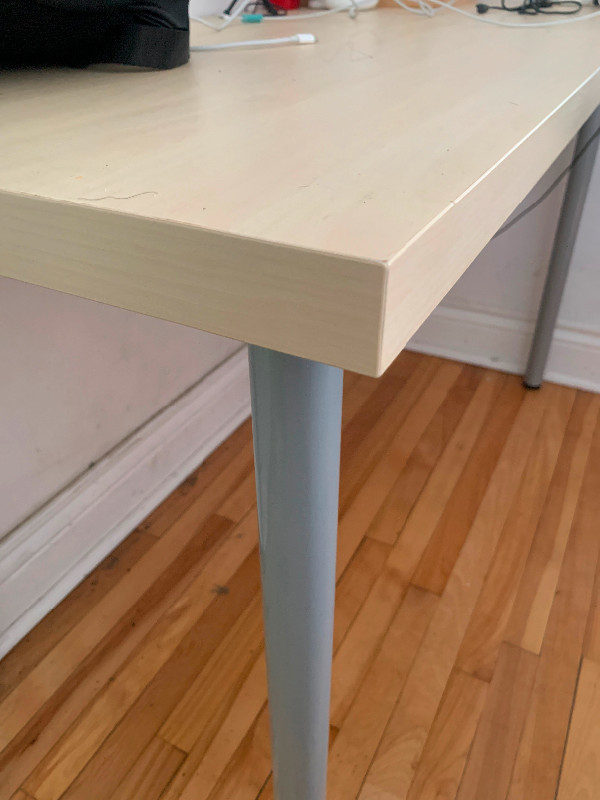 Ikea desk with removable and height adjustable legs. dans Bureaux  à Ville de Montréal