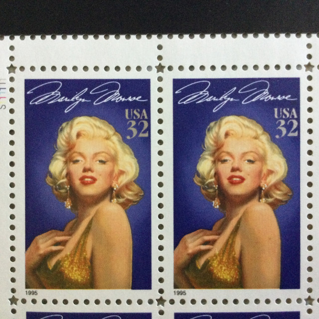 Marilyn Monroe US 32 cent STAMP SHEET Legends of Hollywood 1995 in Arts & Collectibles in Oshawa / Durham Region - Image 2