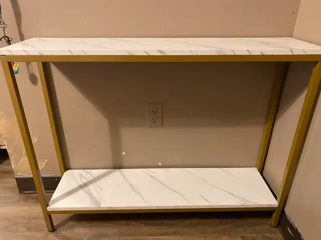 white and gold marble desk in Desks in Stratford - Image 4