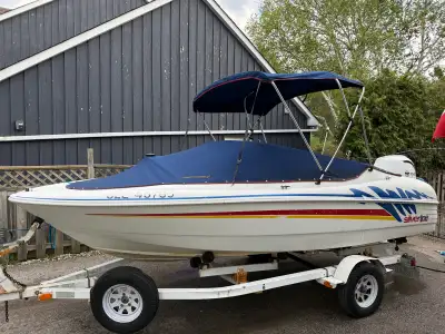 1999 Bow Rider, new seats and Canvas cover and Bimini four years ago. Still has original navy rug, T...