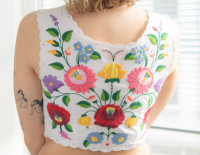Gorgeous XS/S embroidered button top