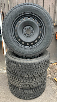 Like new Dunlop 265/60R18 snow tires 5x114.3 rims sensors