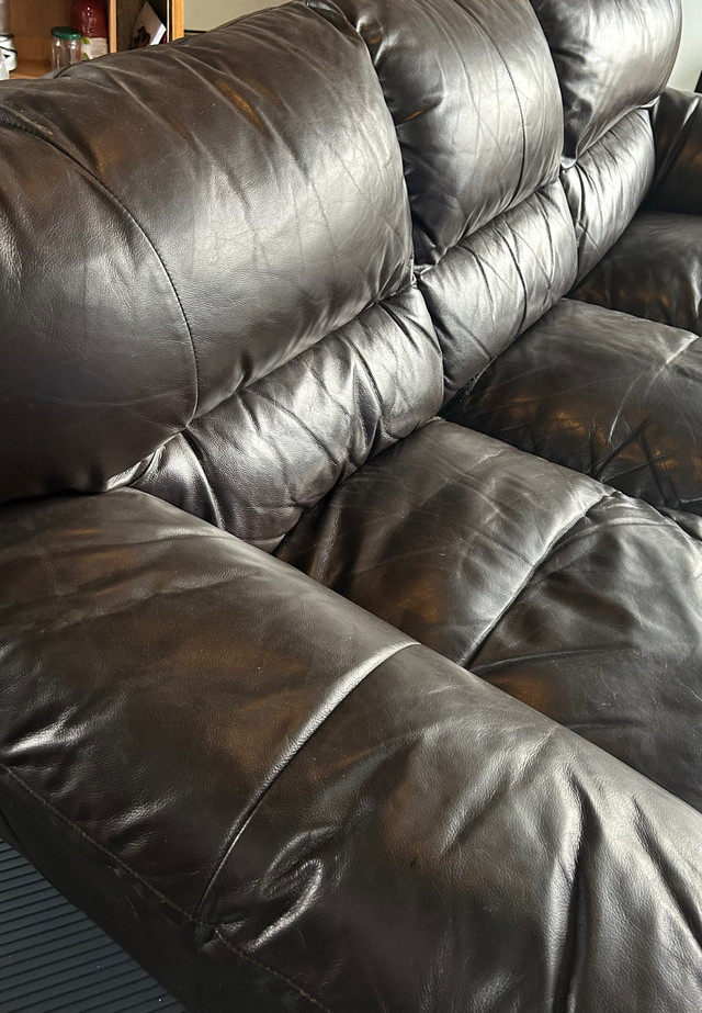 Brown Leather Couch in Couches & Futons in London - Image 3