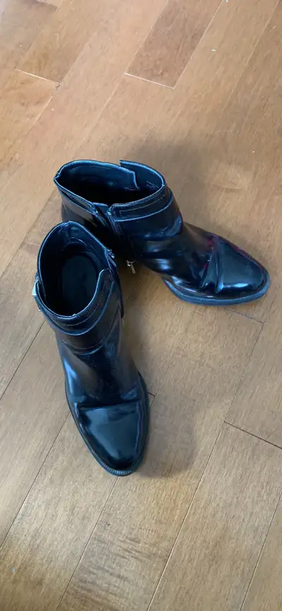 ZARA BRAND BLACK ZIP UP LEATHER ANKLE BOOTS SIZE 38 (8) - JUST A 1/2 SIZE TOO SMALL FOR ME UNFORTUNA...