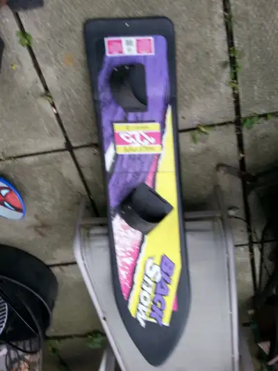 Snowboard blacksnow planche a neige $50 Length : 1.24cm, width : 27cm Used but Very new in good cond...