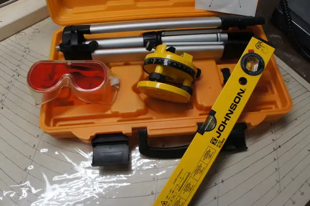 JOHNSON  LASER LEVEL in Hand Tools in Hamilton - Image 4