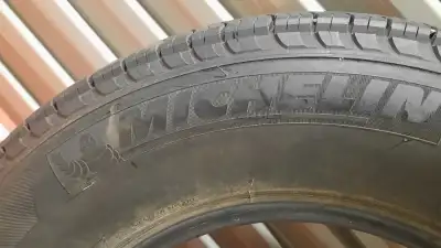 Michelin P235 / 70 R16 104 T Used - Good Tread 2010 Ford Escape No patches or plugs