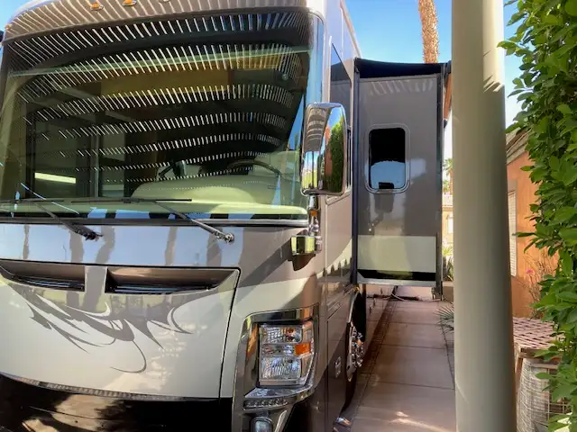 2013 45' Tiffin Zephyr for sale in RVs & Motorhomes in Grande Prairie - Image 5