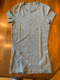 ICE BREAKER MERINO WOOL T SHIRT - LADY’S XS - BNWOT