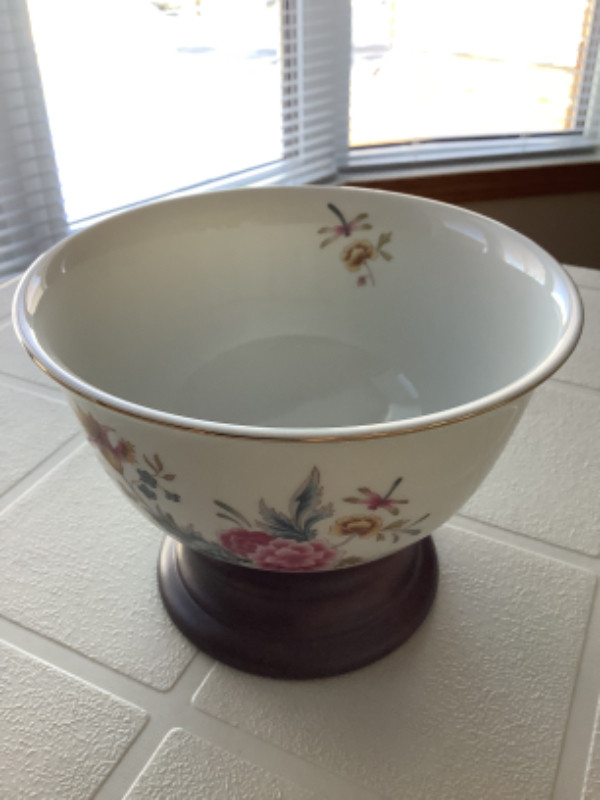 Vintage Avon 98th Anniversary Dish, Stand & Box in Arts & Collectibles in Regina