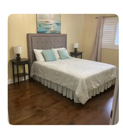 Nice room in a beautiful house situated in a quiet neighborhood. Very convenient location near Husky...