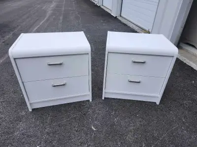 2x nightstands white, View more