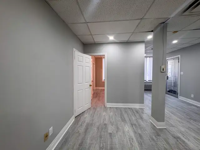 SPACIOUS GROUND-LEVEL COMMERCIAL SUITE WITH LARGE FRONT WINDOWS