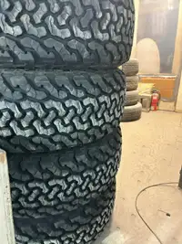 4 lightly used winter tires for sale /4 pneus d hiver  peu usag