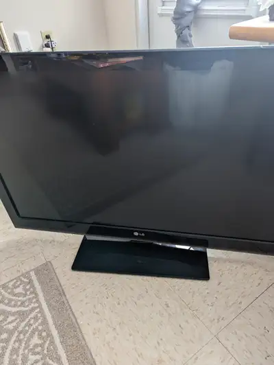 LG TV 43 inch works well