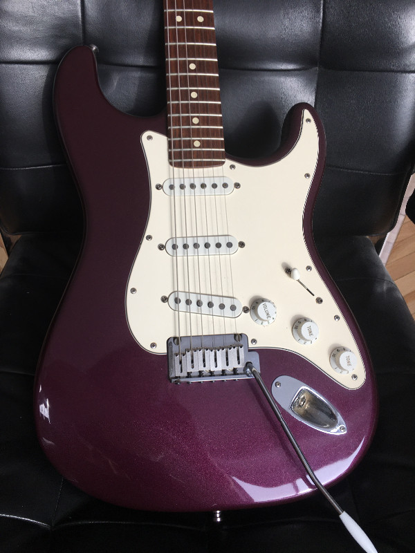 Buy a Fender electric guitar made in the USA for under $500. dans Guitares  à Ville de Montréal