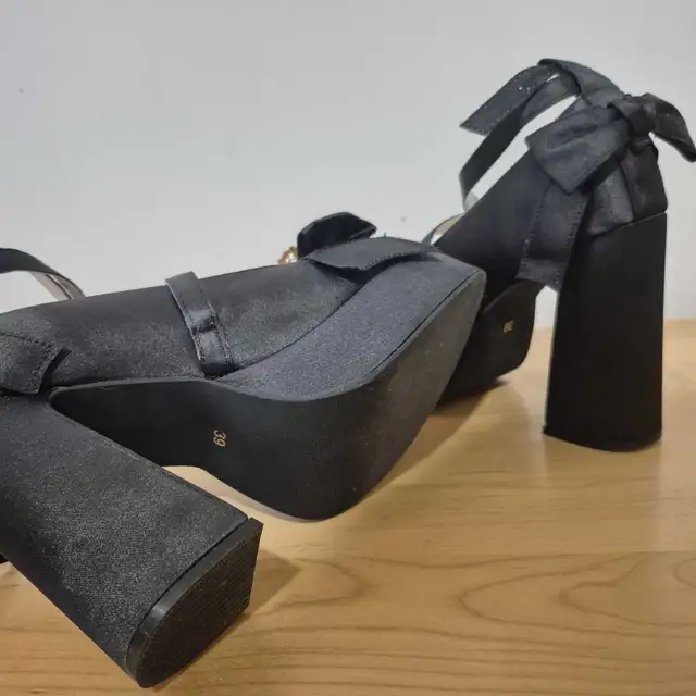 ~ Talons hauts noir Taille 39/8,8.5 ~ in Women's - Shoes in Québec City - Image 7