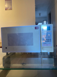 Barely used microwave 