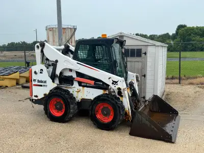 For sale 2015 bobcat 74 horsepower (no def) Joystick controls, 2 speed, power bob-tach, auto bucket...