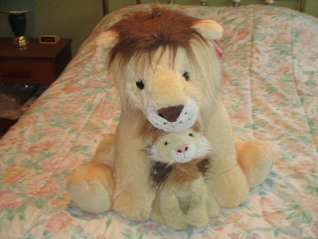 PLUSH LIONS. DAD AND BABY. $20 for both. in Toys & Games in Kamloops - Image 2