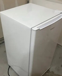 Galanz Upright Freezer - 3.1- cu ft - White